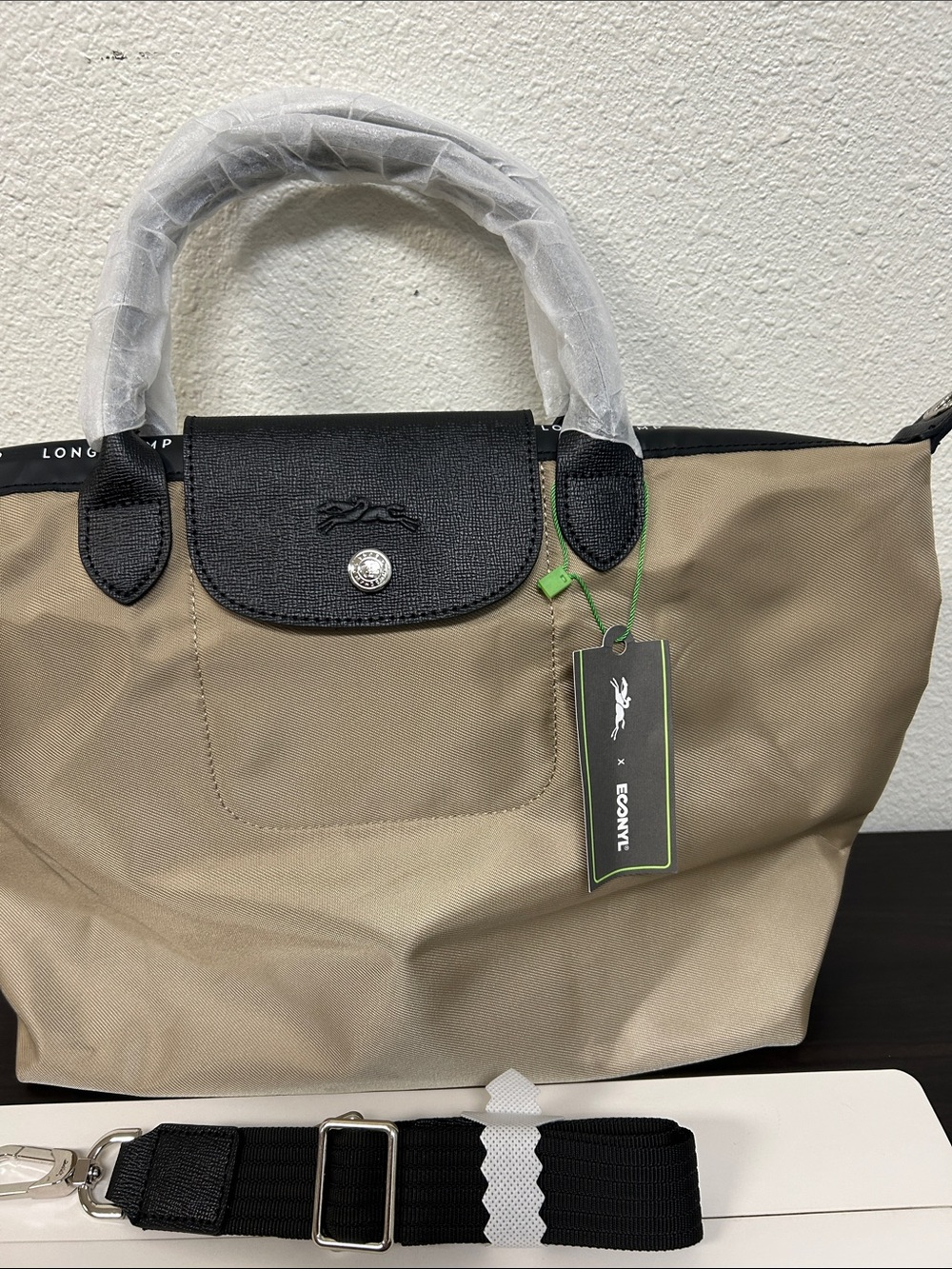 Longchamp Large tobacco nylon tote with black trim and strap - Picture 4 of 5